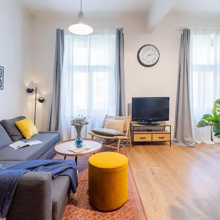 Daire Days - With Netflix And Apple Tv Next To Park In Lesser Town Prag