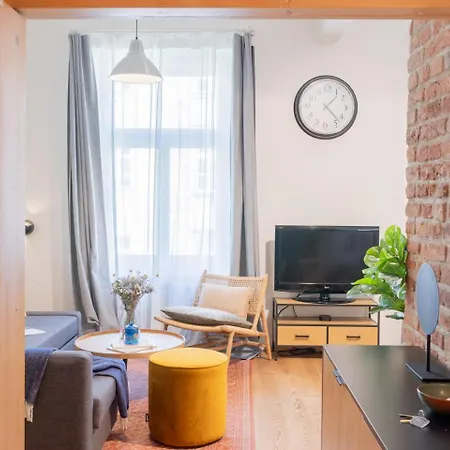 Daire Days - With Netflix And Apple Tv Next To Park In Lesser Town Prag