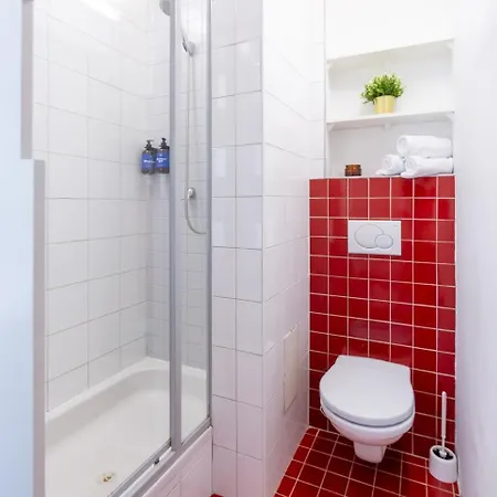 Days - With Netflix And Apple Tv Next To Park In Lesser Town Daire Prag