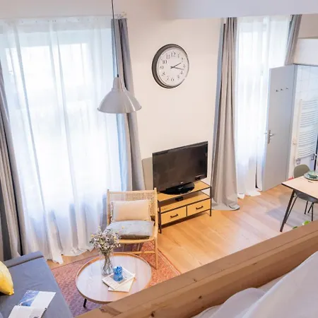 Apartment Days - In Location - Lesser Town - Park Nearby *
