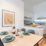 アパート Days - With Netflix And Apple Tv Next To Park In Lesser Town