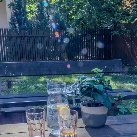 Days - With Netflix And Apple Tv Next To Park In Lesser Town Prag